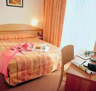 Adonis Toulouse - Du Parc 3*