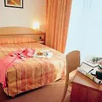 Adonis Toulouse - Du Parc 3*